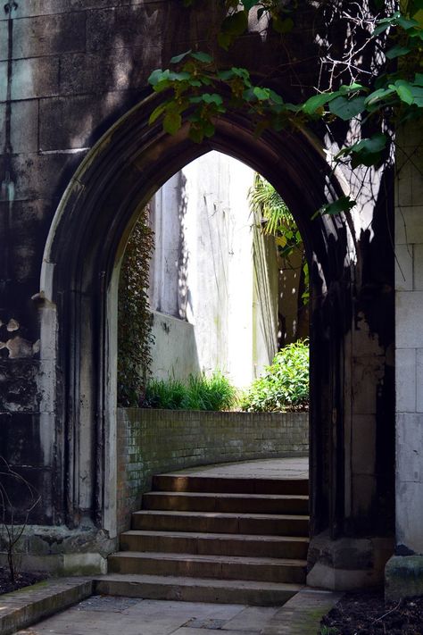 Gothic Arch St Dunstan-in-the-East (14087183767) - Category:St Dunstan-in-the-East - Wikimedia Commons St Dunstan In The East, St Albans Cathedral, St Sebastian Statue, St Andrews Cathedral, Dunscaith Castle, Gothic Arch, Drum And Bass, London City, Wikimedia Commons