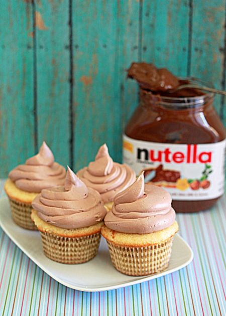 Fluffy Nutella Buttercream Frosting | Kitchen Treaty Cupcake Receptek, Nutella Buttercream Frosting, Nutella Buttercream, Torte Cupcake, Cupcakes Decorados, Buttercream Frosting Recipe, Nutella Recipes, Yummy Sweets, Food Cakes