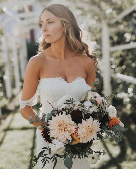 #bohobouquet hashtag on Instagram • Photos and Videos Cafe Au Lait Dahlia Bouquet, End Of Summer Wedding, Dahlia Bridal Bouquet, Dahlia Wedding Bouquets, Dahlia Bouquet, Sunflower Wedding Bouquet, Summer Wedding Bouquets, Summer Bride, Boho Bouquet