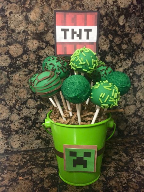 Minecraft Cake Pop Ideas, Minecraft Cake Pops Cakepops, Mycraft Birthday Cake, Easy Minecraft Cupcakes, Minecraft Cakepops, Minecraft Cake Ideas Boys, Minecraft Desserts, Minecraft Theme Cake, Diy Minecraft Cake