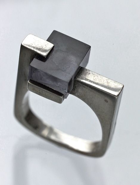 Constructivist French ring, c.1965. Bijoux Art Deco, Ring Man, Modernist Jewelry, Contemporary Jewellery, Contemporary Jewelry, Modern Jewelry, In The Middle, Ring Verlobung, Ring Designs