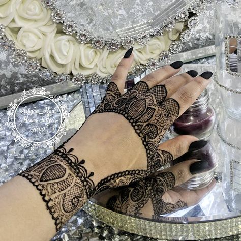 Henna glove #eidhenna #eid2020 Lace Hand Tattoo, Henna Glove, Glove Design, Eid Henna, Gloves Design, Lace Gloves, Hand Tattoo, Design Drawings, Tattoo Design Drawings