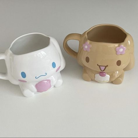 Ceramic Cafe, Cute Apartment, Hello Kit, Pretty Mugs, Cute Kitchen, Hello Kitty Items, Clay Art Projects, Cool Mugs, Cute Cups