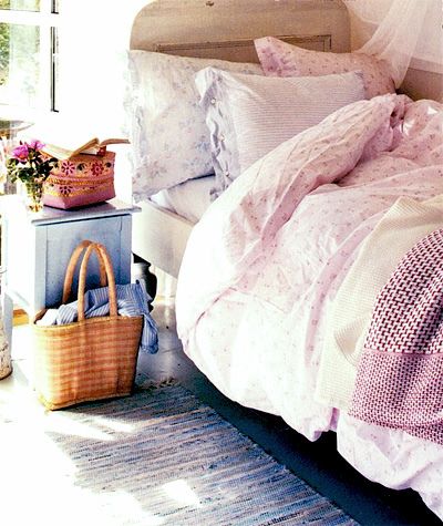 . Porch Daybed, Shabby Chic Decorating, Outdoor Bathtub, Sleeping Porch, Smart Tiles, Casa Vintage, Home Goods Decor, Chic Bedroom, Boho Home