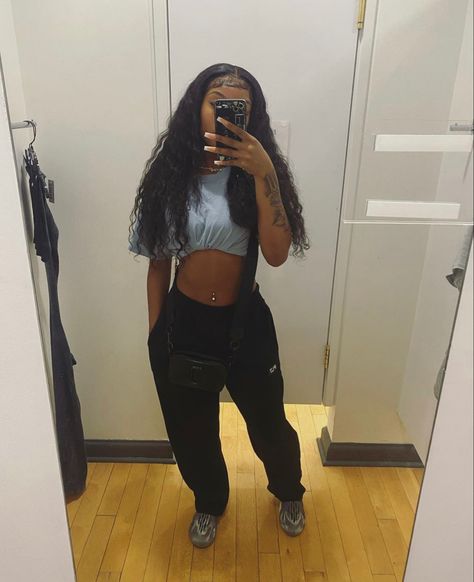 Sweat Pants Outfit Black Women, Black Sweatpants Outfit Black Women, Bummy Outfits Black Women, Air Force 1 Outfit Black Woman, Sweatpants Outfit Black Women, Bummy Outfits For School, Saturday Outfit, Teen Swag Outfits, Lazy Day Outfits