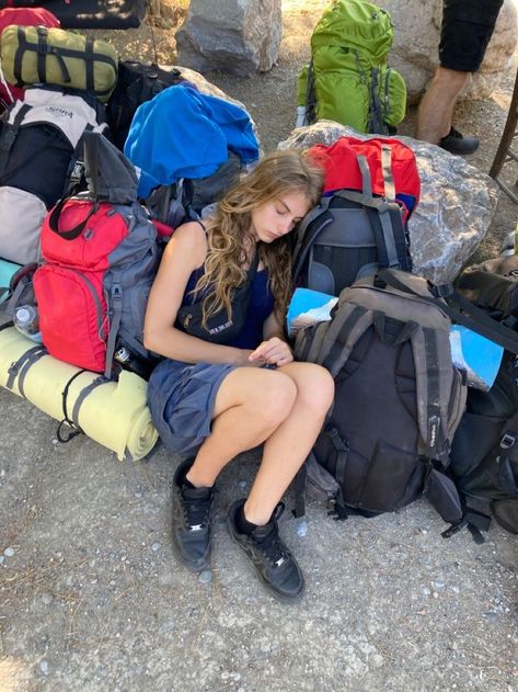 D Of E Expedition, Friends Hiking Aesthetic, Backpacker Aesthetic, Scout Aesthetic, Backpacking Aesthetic, Granola Life, Hiking Hacks, Aesthetic Mountains, Hiking Bags