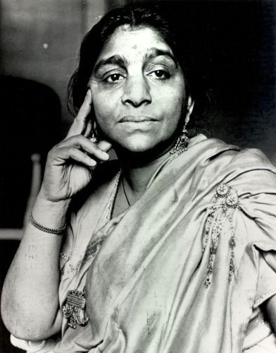 Sarojini Naidu (Indian Independence Activist and Poet 1879-1949) Sarojini Naidu, Most Famous Poems, Indian Freedom Fighters, Child Prodigy, India Independence, Famous Poets, Indian History, Freedom Fighters, Shakira