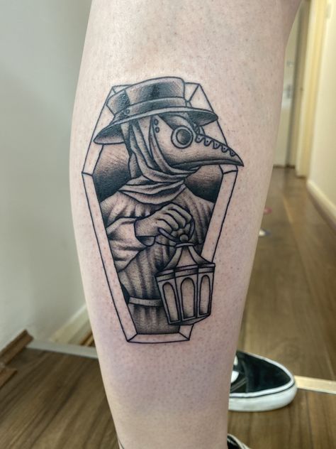 Pleg Doctor Tattoos, American Traditional Plague Doctor, Plaque Doctor Tattoo, Traditional Plague Doctor Tattoo, Plague Doctor Tattoo, Tattoo Tshirt, Husband Tattoo, Doctor Tattoo, Plague Doctors