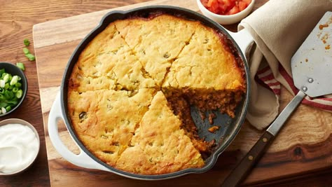 This Easy Tamale Pie will make a great weeknight meal. Pioneer Woman Tamale Pie, Easy Tamale Pie, Easy Tamales, Tamale Pie Recipe, Beef Chorizo, Beef Casseroles, Corn Muffin, Tamale Pie, Pillsbury Recipes