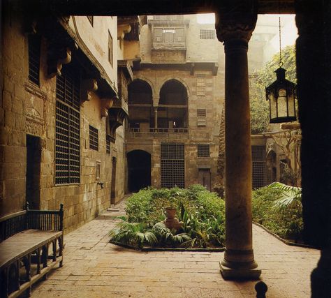 indoor moroccan courtyard. would love to have this in the middle of my house. Moroccan Courtyard, Roman Bath House, Two Storey House, Islamic Design, Wall Garden, Courtyard House, Mediterranean Homes, Traditional Architecture, Courtyard Garden