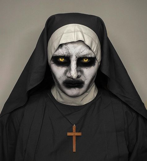 Creepy Nun Makeup, Crazy Halloween Makeup, Mrunal Panchal, Nun Halloween, Conjuring 2, Joker Smile, The Nun, Face Art Makeup, Horror Makeup