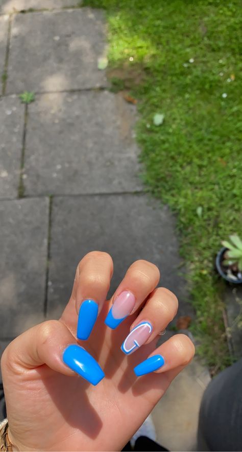 Nails With The Letter G On Them, Letter Nail Designs Initials Blue, Acrylics With Letter On Ring Finger, Nails With Letter G Initial, G Initial On Nails, Blue Nails With Initials On Them, Nails With A G Initial, Initial G Nails, Letter G Nails