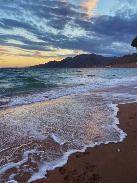 Sea and mountains in Dahab, Egypt Dahab Egypt Photography, Dahab Egypt, Red Sea Egypt, Egypt Trip, Travel To Egypt, Country Nature, Places In Egypt, Sinai Peninsula, Egypt Aesthetic