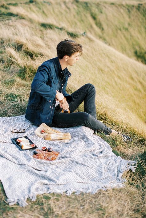 Hairstyle Casual, Boy Port, Picnic Photography, Film Man, Picnic Theme, Family Portrait Poses, Men Hairstyle, Men Photoshoot, A Bottle Of Wine