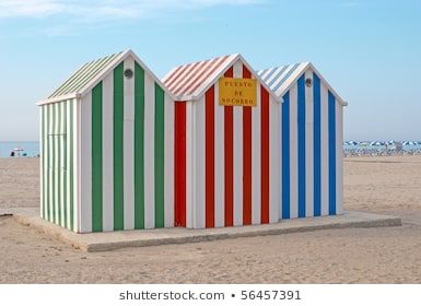 Cabanes de plage : photo de stock (modifier maintenant) 56457391 Cannes Beach, Dirty Kitchen, Archi Design, Beach Cabin, Photoshoot Props, Beach Huts, Coastal Christmas, Beach Hut, Beach Bars