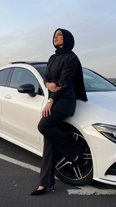 Hijabi Boss Lady Aesthetic, Girl Hijab Aesthetic, Nazeera Ibrahim, Boss Lady Outfit, Classic Car Photoshoot, Stile Hijab, Boss Outfit, Hijabi Fashion Casual, Hijabi Aesthetic