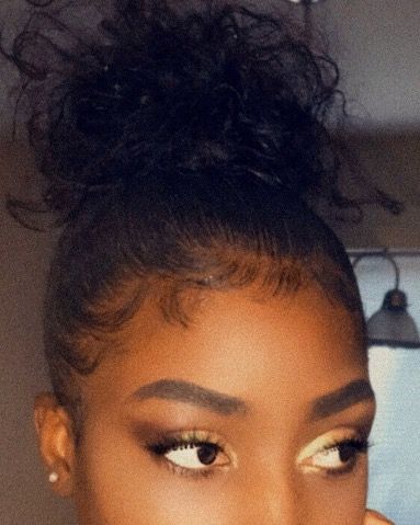 Edges and baby hairs Widows Peak Edges, Edges With Widows Peak, Edges Aesthetic, Simple Edges, Fluffy Edges, Small Edges, 4c Edges, Black Baby Hairstyles, Natural Edges