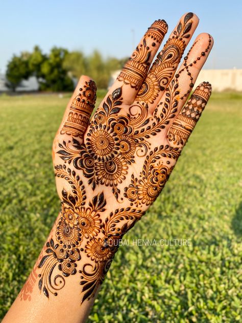 Dubai Henna Design, Dubai Design Mehendi, Dubai Henna, Short Mehndi Design, Front Mehndi Design, Khafif Mehndi Design, Indian Mehndi Designs, Mehndi Design Pictures, Very Simple Mehndi Designs