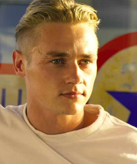 Everyone Who’s Not Ryan Reynolds In The Cast Of Netflix’s 6 Underground #refinery29 https://www.refinery29.com/en-us/2019/12/8999252/6-underground-cast-guide#slide-6 Ben Hardy Roger Taylor, 6 Underground, Amazon Prime Movies, Michael Bay, Be With You Movie, Ben Hardy, Actors Male, Roger Taylor, Movie Trailer