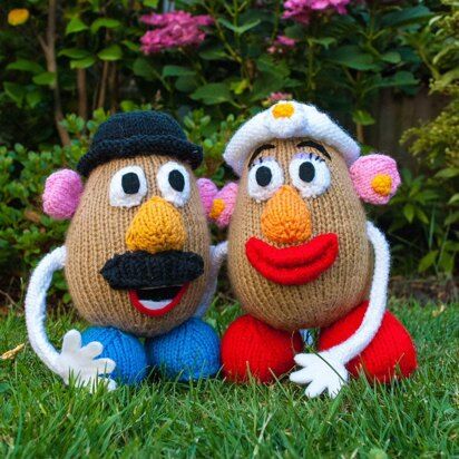 Disney Knitting, Knitted Toy Patterns, Disney Pig, Mr And Mrs Potato Head, Mrs Potato Head, Knitted Dolls Free, Addi Knitting Machine, Knitted Toys Free Patterns, Chunky Knitting Patterns