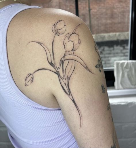 Tulip tattoo inspo Ornamental Tulip Tattoo, Tulip Shoulder Tattoos For Women, Tulip Tattoo Thigh, Spine Tattoos For Women Tulips, Tulips Flowers Tattoo, Tulip Tattoo Collar Bone, Tulip Tattoo Shoulder, Flower Back Arm Tattoo, Large Tulip Tattoo