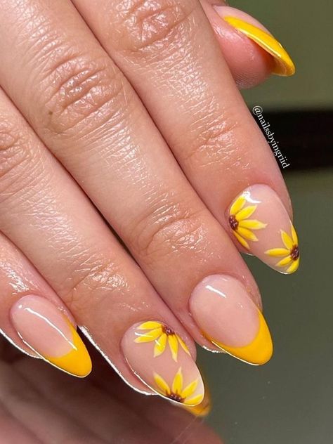 Cute Sunflower Nails, Sunflower Nail Designs, Sunflower Nail, Sunflower Nail Art, Yellow Nail Art, Yellow Nails Design, Sunflower Nails, Cute Spring Nails, Floral Nail