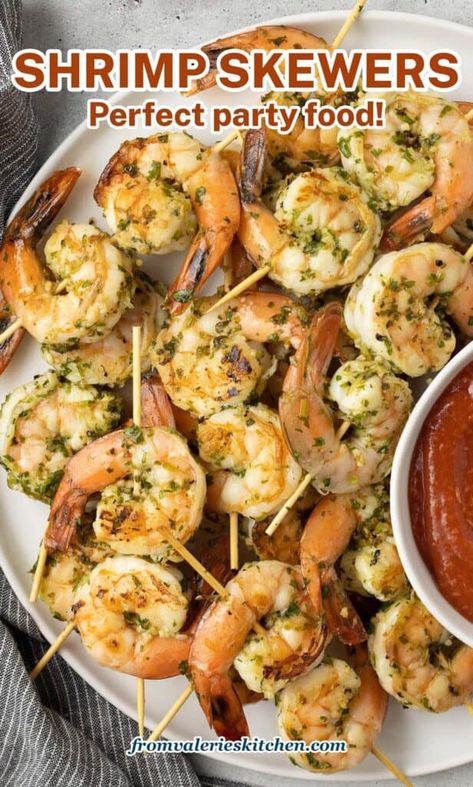 Shrimp Skewers Grill, Canape Recipes, Shrimp Skewer Recipes, Crockpot Desserts, Homemade Cocktail Sauce, Shish Kabob, Keto Shrimp Recipes, Appetizer Party, Grilled Shrimp Skewers