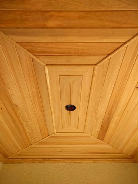 Drop Ceiling Makeover, Engineering Poster, Bamboo Bedroom, Wooden Ceiling Design, Wood Panelling, Classy Living Room, Wooden Ceiling, Drop Ceiling, Ceiling Design Modern