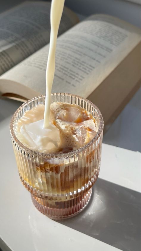 Aesthetic Coffee Pictures, Ice Coffee Aesthetic, Vintage Glass Cups, Ribbed Glassware, Iced Coffee Aesthetic, Iced Coffee Glasses, Coffee Glasses, Rocks Glasses, Coffee Obsession