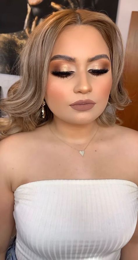 Makeup Idea For Gold Dress, Gold Dress For Quinceanera Mom, Gold Prom Dress Makeup Look, Quinceanera Mom Makeup, Makeup Ideas For Gold Dress, Quince Mom Makeup, Mom Of Quinceanera Hair, Makeup Look For Gold Dress, Gold Wedding Makeup Brides