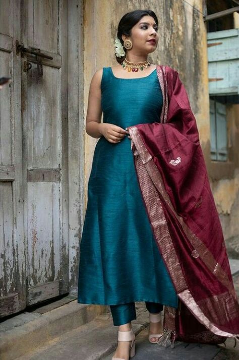 Latest Kurta Designs Women, Hand Embroidery Neck Designs, Aline Kurti Design, Georgette Kurtis, Silk Kurti Designs, Trendy Outfits Indian, Long Gown Design, Salwar Pattern, Churidar Designs