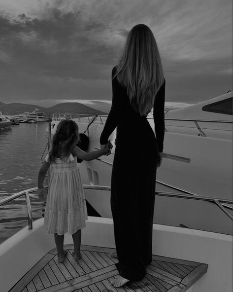 Rich Mom Lifestyle, Mom Aesthetic Life, Girl Mom Aesthetic, Mom And Daughter Photos, Rich Mom Aesthetic, Daughter Aesthetic, The Maddest Obsession, Danielle Lori, Maddest Obsession