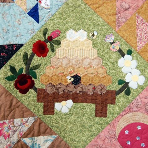 Beehive Quilt, Salt Lake Temple, Hexie Quilt, English Paper Piecing Quilts, Pocket Letter, Applique Quilting, Animal Quilts, Hexagon Quilt, Bee Crafts