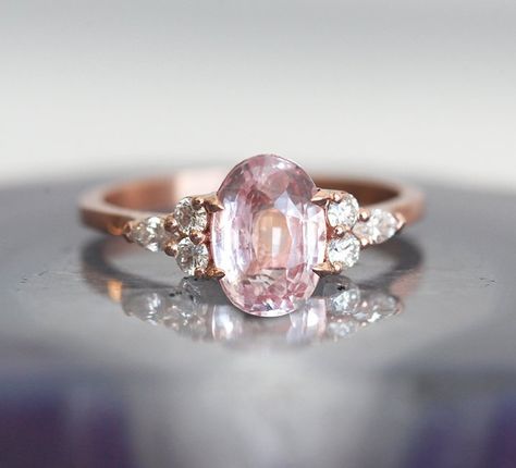 Pink Sapphire Ring Rose Gold, Oval Sapphire Diamond Ring, Gold Sapphire Engagement Ring, Peach Sapphire Rings, Ring Rosegold, Peach Sapphire, Pink Sapphire Ring, Stunning Engagement Ring, Classic Engagement Rings