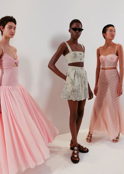 Backstage at Giambattista Valli RTW Spring 2024 [PHOTOS] Giambattista Valli, Beauty Industry, Spring 2024, Women's Style, Behind The Scenes, Beauty