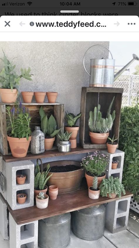 Cinder Block Furniture, Diy Plant Stand, Bathroom Plants, Cinder Block, Plant Stands, Outdoor Christmas Lights, Plant Shelves, Diy Plants, Outdoor Plants