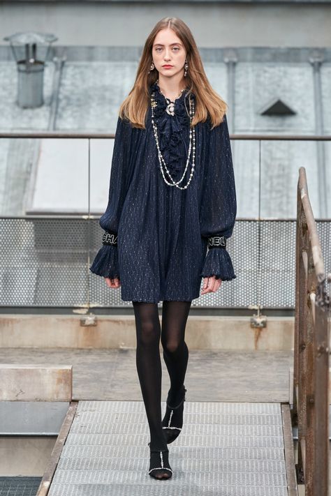 Chanel Spring 2020 Ready-to-Wear Collection - Vogue Chanel 2020, Moda Chanel, Chanel Dress, Moda Paris, Power Dressing, Chanel Spring, Dresses 2020, Chanel Fashion, Fashion Show Collection