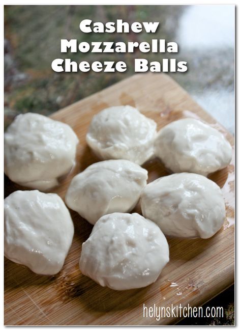 Vegan Mozzarella Balls, Cashew Mozzarella, Mozzarella Balls, Cheese Vegan, Cheese Mozzarella, Vegan Cheese Recipes, Vegan Mozzarella, Cashew Cheese, Sans Gluten Sans Lactose