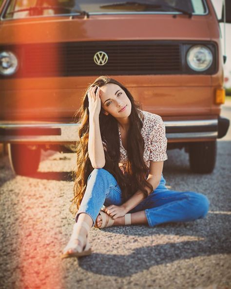 Retro Photoshoot Outdoor, Retro Senior Pictures, Sr Pictures, Bohemian Music, Boho Photoshoot, Retro Photoshoot, Volkswagen Minibus, Senior Stuff, 70s Photos