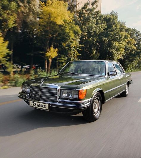 Classic Benz Cars, Classic Cars Aesthetic, Mercedes 320, Classic Benz, Classic Mercedes Benz, Mercedes Auto, Vintage Mercedes, Old Mercedes, Mercedes 190