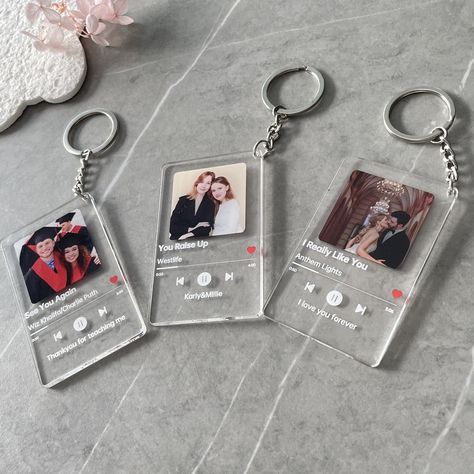 Valentine Keychain, Keychain Valentine, Keychain Music, Keychain Photo, Picture Keychain, Keychain Custom, Love Keychain, Spotify Code, Cadeau Parents