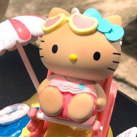 So Hello Kitty also gets tanned in the sun.🤣#hellokitty #hellokittylover #hellokittycore #hellokittyaddict #foryou Tanned Hello Kitty, Summer Sanrio, Tan Hello Kitty, Hello Kitty Summer, Beach Sunbathing, Summer Magic, Sanrio Stuff, Hello Kitty Toys, How To Get Tan