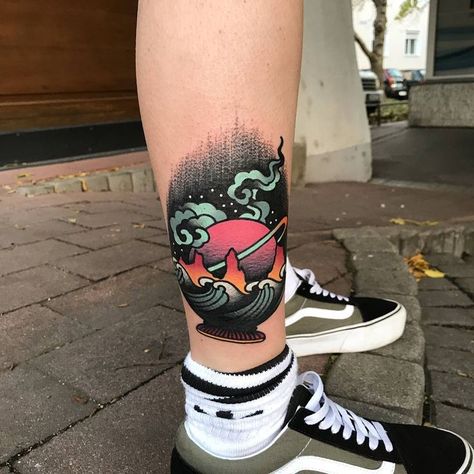 Surrealistic Tattoo, Boys With Tattoos, Sick Tattoo, Old School Tattoo Designs, Leg Tattoo Men, Tatuaje A Color, Different Tattoos, School Tattoo, Neo Traditional