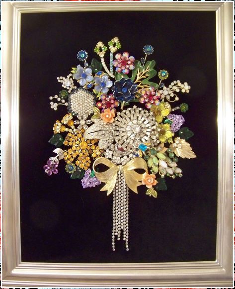 Christmas Jewelry - Psst: Anything you are looking for, get it from Amazon.com TODAY!! Jewelry Shadow Box, Brooch Display, Old Jewelry Crafts, Costume Jewelry Crafts, Jeweled Christmas Trees, Vintage Jewelry Ideas, Jewelry Frames, Vintage Jewelry Repurposed, Jeweled Christmas