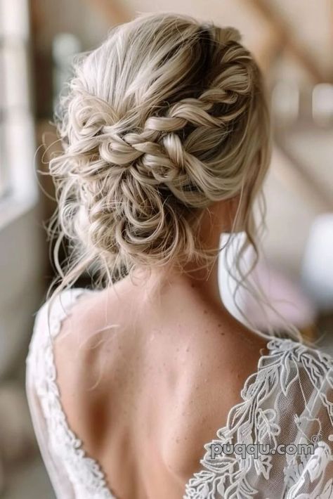 Beach Hair Updo, Bridal Updo With Veil, Summer Wedding Hairstyles, Classic Wedding Hair, Wedding Hair Up, Mother Of The Bride Hair, Fairy Tale Wedding Dress, Bridal Hair Updo, Hair Stylist Life