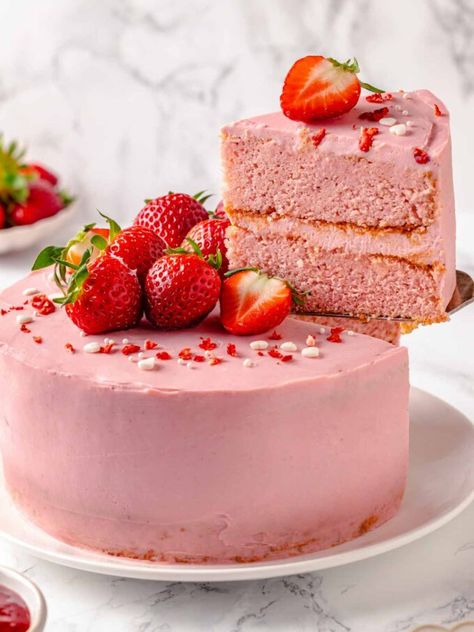 Desserts With Pudding, Strawberry Layer Cakes, Angel Food Cake Desserts, Strawberry Cake Recipe, Strawberry Cream Cheese Frosting, Fresh Strawberry Cake, Homemade Strawberry Jam, White Cake Recipe, Cream Cheese Buttercream