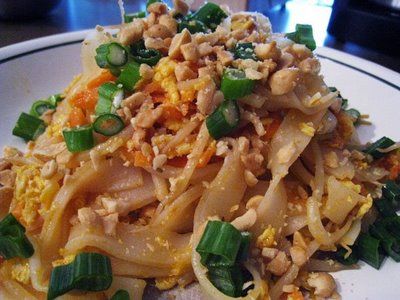 Pad Thai from Moosewood Cooks at Home, p236. Add tofu! #dinner This is a favorite! Moosewood Cookbook Recipes, Moosewood Restaurant, Moosewood Cookbook, Plum Tart, Korean Cooking, Vegetarian Cookbook, Pasta Salads, White Bean Soup, Veggie Side Dishes