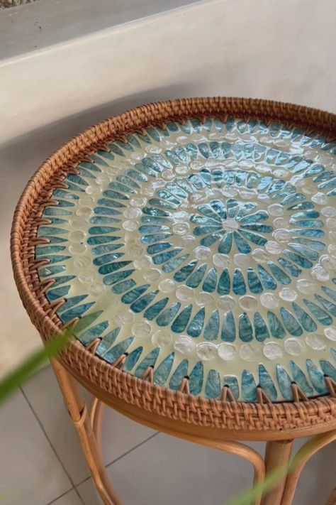 Mosaic Side Table Diy, Mosaic Bedside Table, Mosaic Coffee Table Diy, Table Top Design Ideas, Boho Rattan Bedroom, Diy Mosaic Table Top, Mosaic Side Table, Boho Bedside Table, Mosaic Patio Table