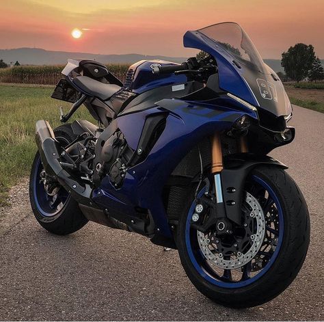 Dark Blue Motorcycle, Pretty Bikes, Motorcycle Blue, Mafia Princess, Kawasaki 250, Yamaha Motorbikes, Motos Yamaha, Blue Motorcycle, Motorcross Bike