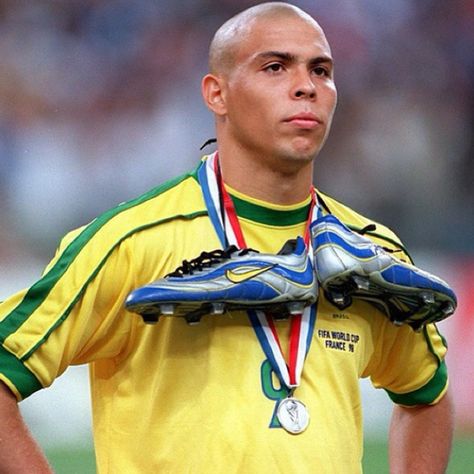 Ronaldo brazil national football team World Cup vs France Ronaldo Gaucho, Ronaldo Brazil, Marco Van Basten, Ronaldo 9, Ronaldo Pictures, Eric Cantona, France Football, Zinedine Zidane, Nike Soccer